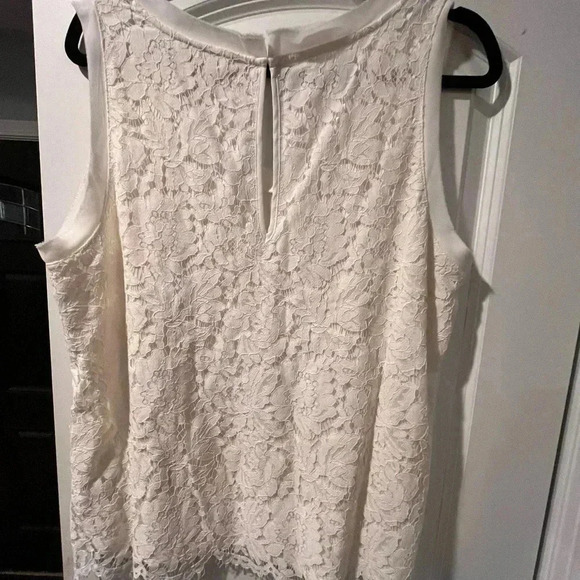 ~Banana Republic~ Lace Top - Large - Picture 4 of 8